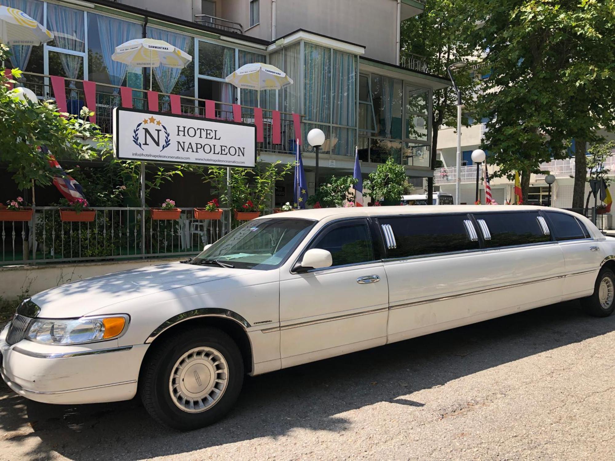 Hotel Napoleon Чезенатико Екстериор снимка